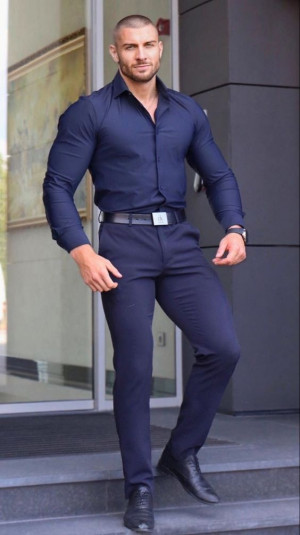 Hombres guapos con traje, shirt: 