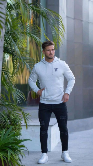 White clothing ideas with sportswear: 