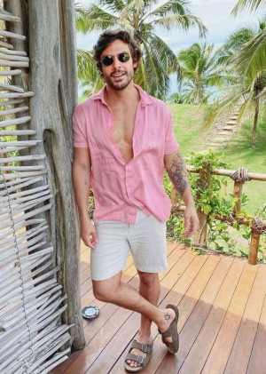 Outfit Pinterest with shirt, shorts, t-shirt, trousers: 