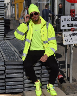 Green Hoody, Neon Outfit Designs With Green Sweat Pant, Conjunto Neon Hombre  | High-visibility clothing