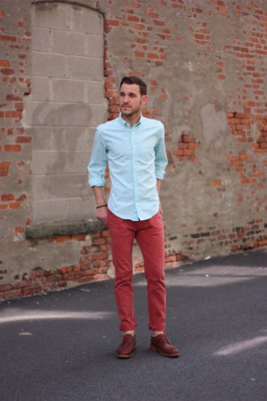 Red pant combination shirt, road surface: 