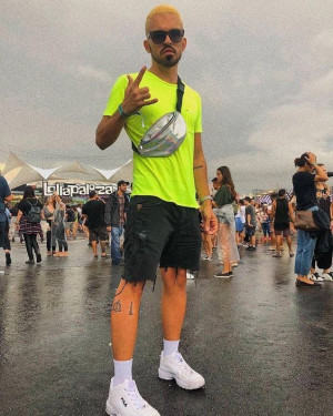 Outfit inspiration look lollapalooza masculino flag football men: 