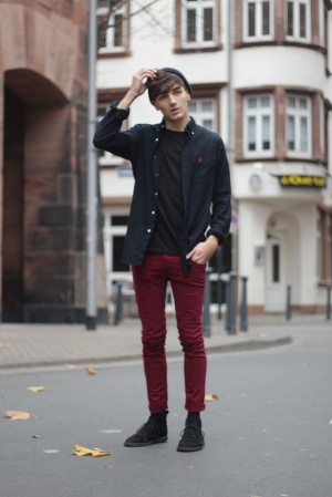 How To Wear Burgundy Sweater - 20 Styling Tips