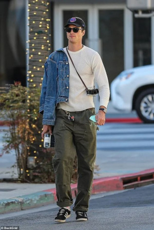 Outfit inspiration jacob elordi style, jacob elordi: 