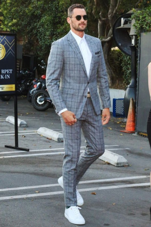 Look inspiration kevin love suit, checked trousers outfit: 