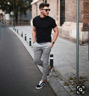 Outfit pantalon gris hombre, t-shirt: 
