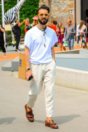 Brown loafers with t shirt: 