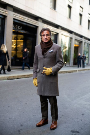 Yellow leather gloves mens outfit: 