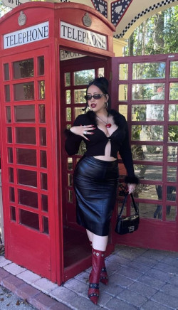 Latina Baddies' Chic Outfit Ideas 2024: Slaying it by the Telephone Booth: 