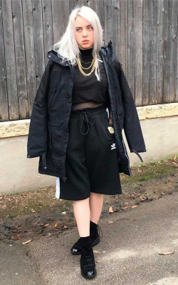 You can't miss Billie Eilish on the streets, looking all stylish in her hot black outfit!: 