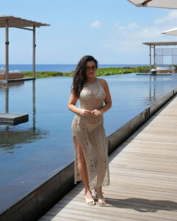 No shoes, no problem: She's all about barefoot luxury!: woman,  molly qerim  