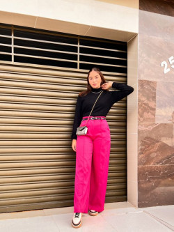 Keeping it sleek and simple with pink pants and black full-sleeves top!: 