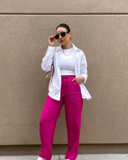 Try these white shirt and bold pink pants with sneakers!!!!!💁: 
