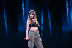OMG, just look at her in that crop top and cargo pants!!: Performing Arts,  Electric blue,  Concert tour,  Taylor Swift  