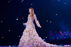 Taylor Swift is looking super hot in this long-sleeved gown!🔥: Performing Arts,  Taylor Swift,  Concert tour  