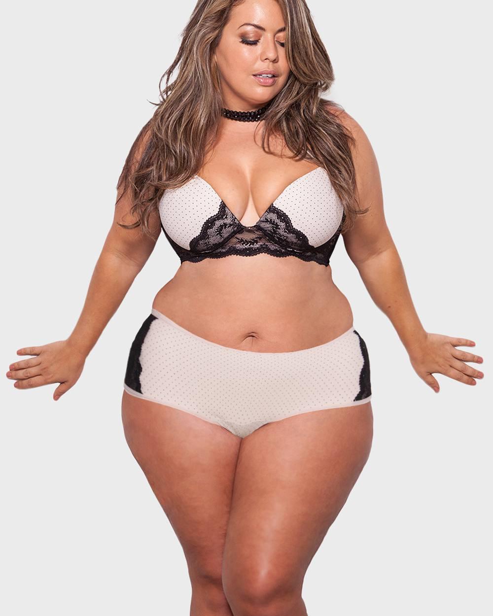 Fluvia Lacerda, Plus-size model - model, lingerie, fashion, clothing