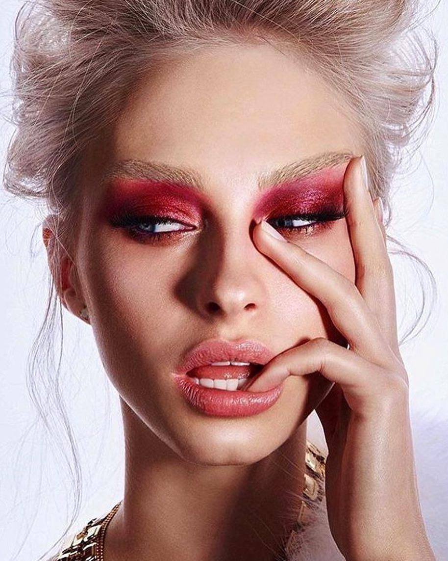 Cute looks you can achieve by the cool magic of makeup: 