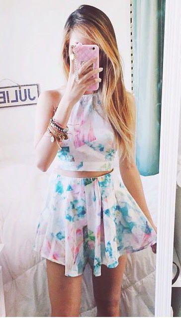 Summer dresses to wear to a wedding : #street #style floral Wachabuy: Floral Outfits,  Chiffon dresses  