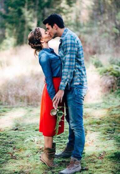 Cute Honeymoon Outfits Ideas: Cute engagement photo - love her hair too: 