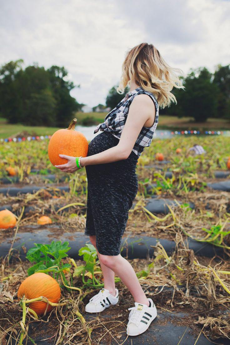 Best Maternity Outfit Ideas : Fall Fun at Phillips Farm: 