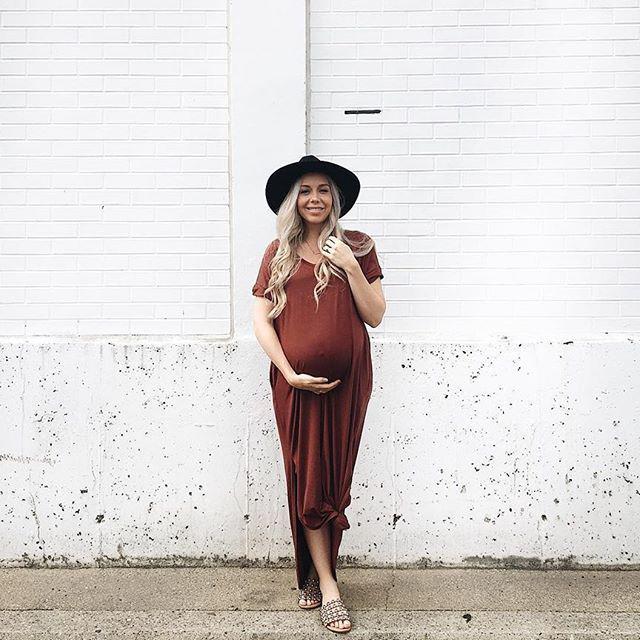 Best Maternity Outfit Ideas : Don't miss out on this perfect summer staple that you can easily dress up or...: 