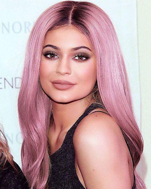 Kylie killing it with pink hair #pinkhair #pastelblonde #kyliejenner: 