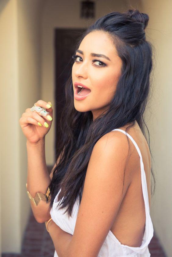 Hair - Shay Mitchell: Brown hair,  Hairstyle For Teens,  Shay Mitchell,  Emily Fields  