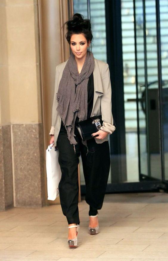 College Outfit with Messy Bun: Kim Kardashian,  Kris Jenner,  Reality television,  top bun,  Kris Humphries  