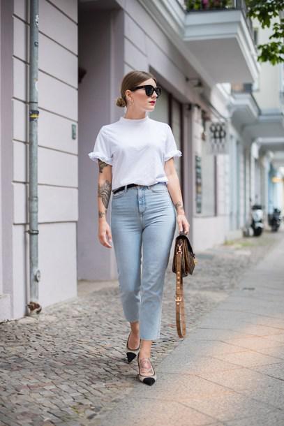 T-shirt, cropped jeans, & sunglasses - Work outfits: Cropped Jeans  