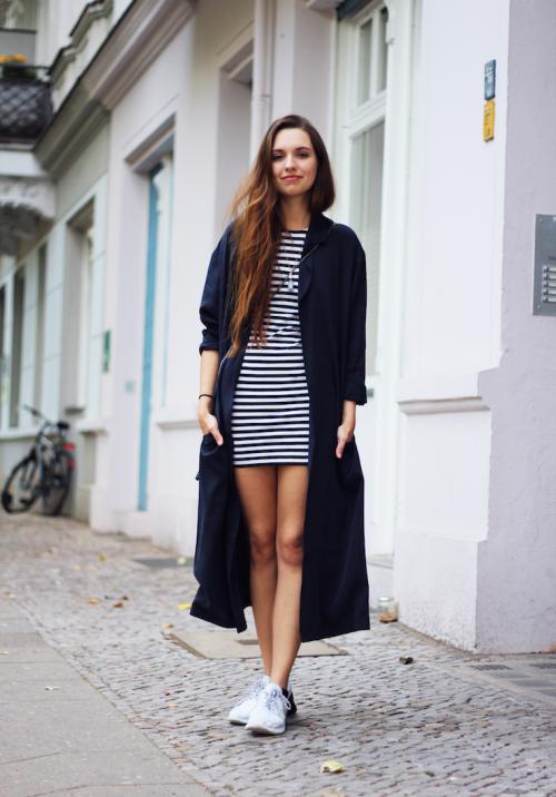 Most genius ways to style that plain navy blue coat: swing coat  