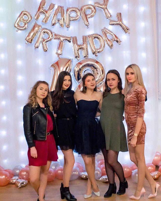 Best Night✨#18thbirthday #friends #queens #lovethispeople: Birthday Party Outfit,  Birthday Photoshoot  
