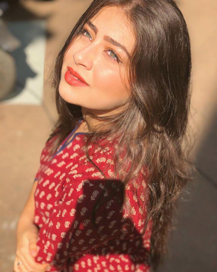 Sparkling aditi bhatia beautiful, Yeh Hai Mohabbatein: Aditi Bhatia,  Divyanka Tripathi,  Krishna Mukherjee  