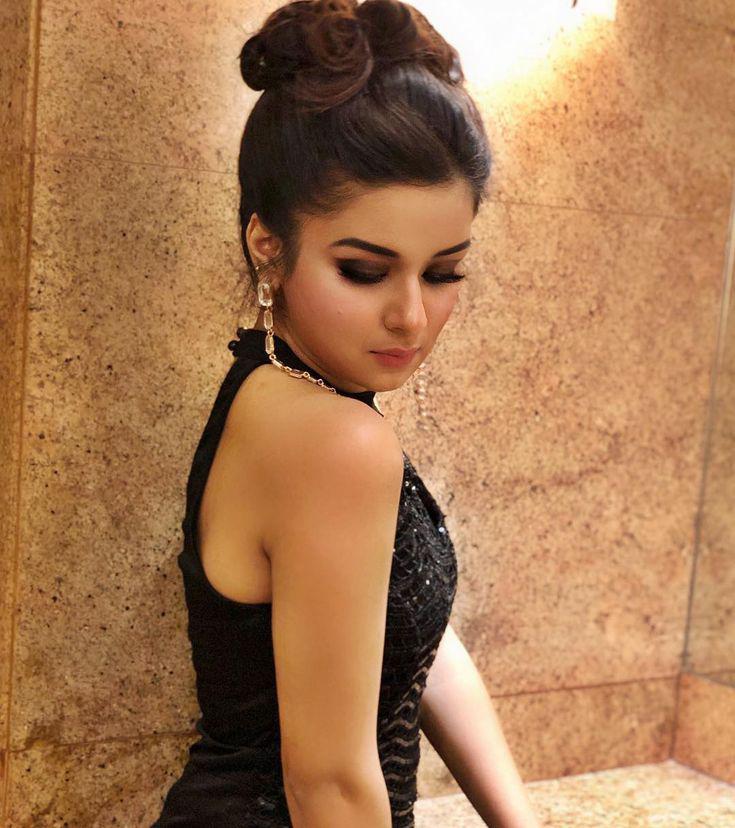 Avneet KaurPrincess Jasmine: Avneet Kaur,  Siddharth Nigam,  Princess Jasmine  