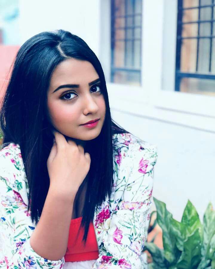 Main Lakshmi Tere Aangan Ki. Roshni: Television show,  Faizal Khan,  Child actor,  Roshni Walia,  Roshni Walia Hot Pics,  Roshni Walia Instagram  