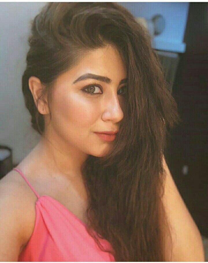 Hot and trendy aditi bhatia, Yeh Hai Mohabbatein: Avneet Kaur,  Child actor,  Roshni Walia,  Nipsey Hussle,  Aditi Bhatia,  Roshni Chopra  