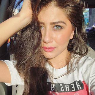 Aditi Bhatia Hot Pics, Aditi Bhatia, Beauty Parlour: Bob cut,  Aditi Bhatia,  Divyanka Tripathi  