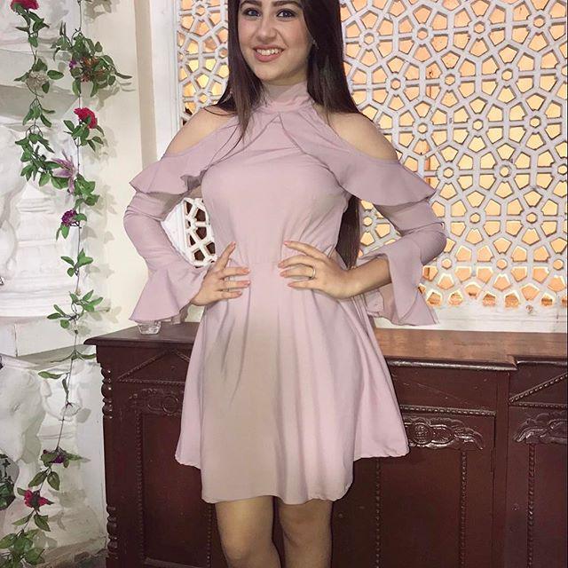 Teenagers most lovable dress aditi bhatia, Yeh Hai Mohabbatein: Avneet Kaur,  Aditi Bhatia,  Divyanka Tripathi,  High-Low Dress  