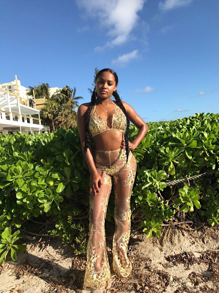 - bikini, mundo, árbol, abdomen: 
