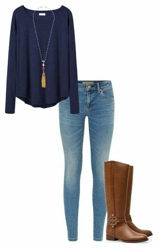 Casual y comodo. Jeans, blusa manga larga azul y botas: 