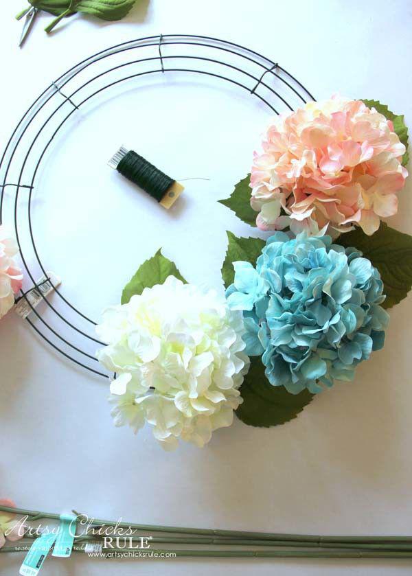 Make a hydrangea wreath: Christmas Day,  Christmas decoration,  Flower Bouquet,  Floral design,  Artificial flower  