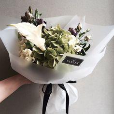 Flower Holder Ideas: Heart Flower Bouquet,  Floral Arrangements Ideas,  Flower For Wedding Anniversary  