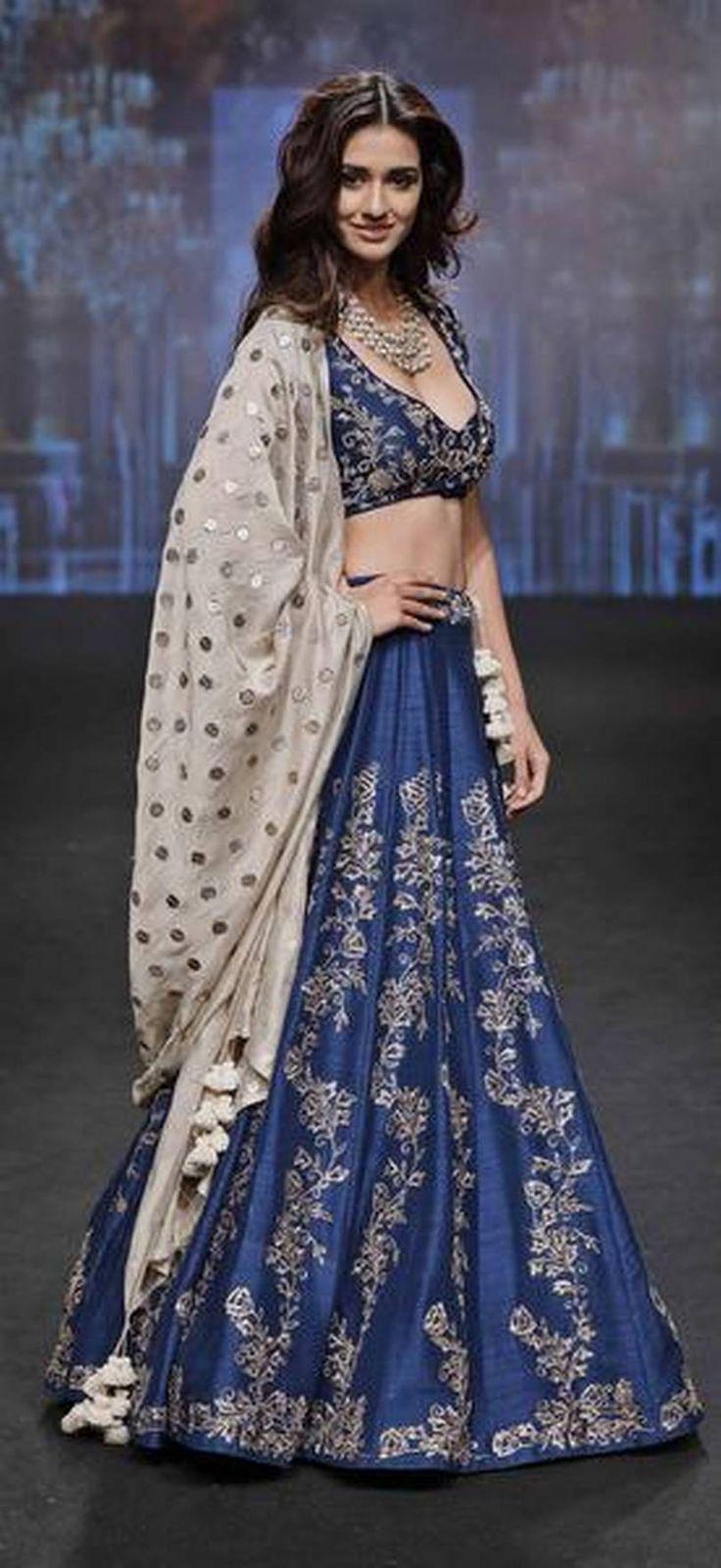 Lakme Fashion Week Summer, Resort 2017: Disha Patani walks the ramp for #Jayanti...: Disha Patani  