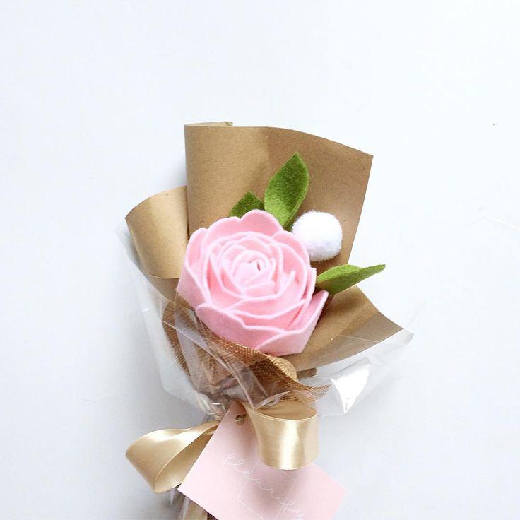 Single wide rose, sweet and simple #fleurifysingle l . . #flower #wedding #bouqu...: 