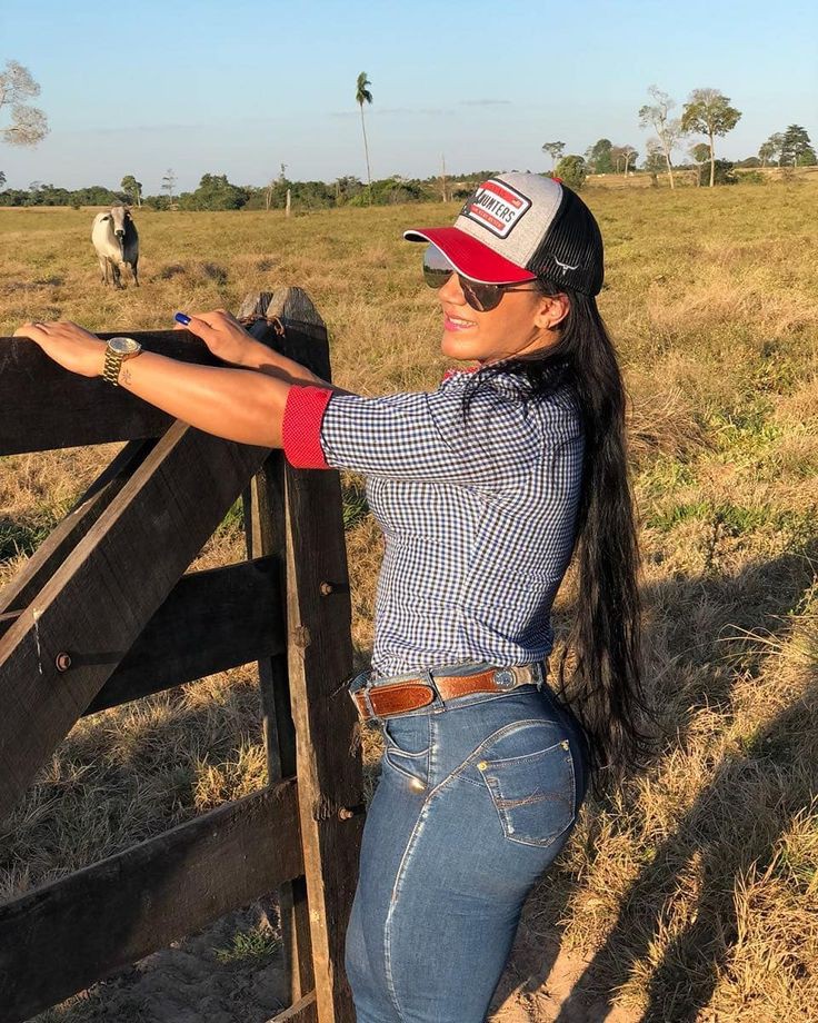 Cowgirl Barrel racing,  Rodeo Girls: Cowgirl  