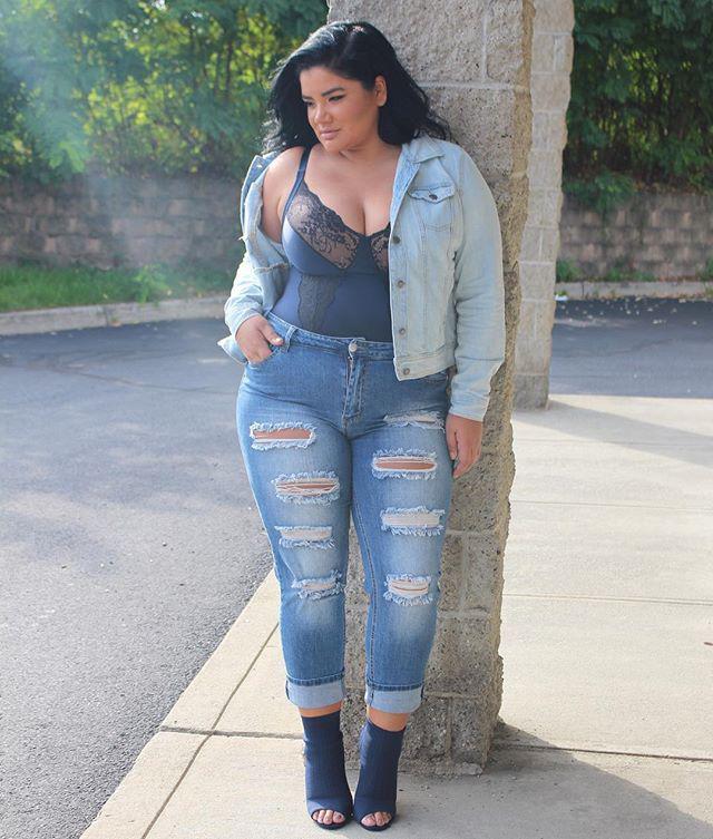 Plus Size Stylish Jeans For Girls: Clothing Ideas,  Fashion week,  Hot Plus Size Model  