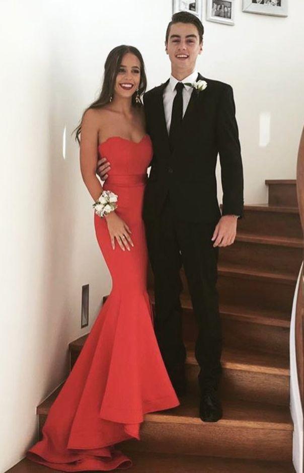 Homecoming Outfits #Couple Wedding dress, Evening gown: party outfits,  Sleeveless shirt,  Ball gown,  Red Gown  