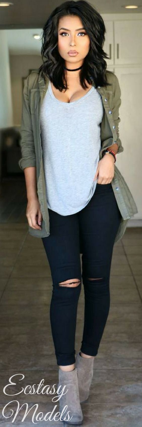 High waisted jeans outfit: Ripped Jeans,  Casual Winter Outfit,  Slim-Fit Pants,  Boot Outfits,  Mom jeans  