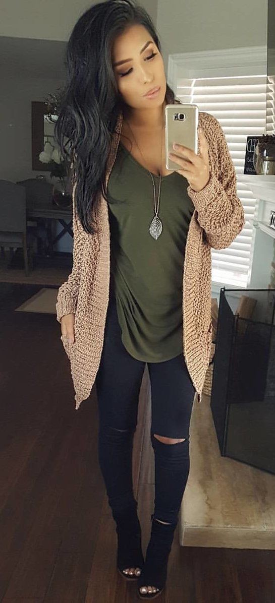 Brown knit cardigan outfits: Black Jeans Outfit,  winter outfits,  Slim-Fit Pants,  Cardigan,  Cardigan Jeans  