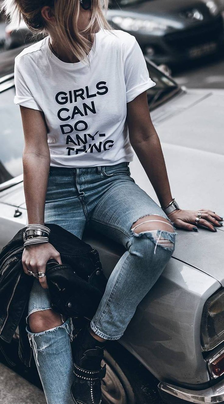 Street style girls fashion: Ripped Jeans,  fashion blogger,  Girl power,  High Waisted Jeans  