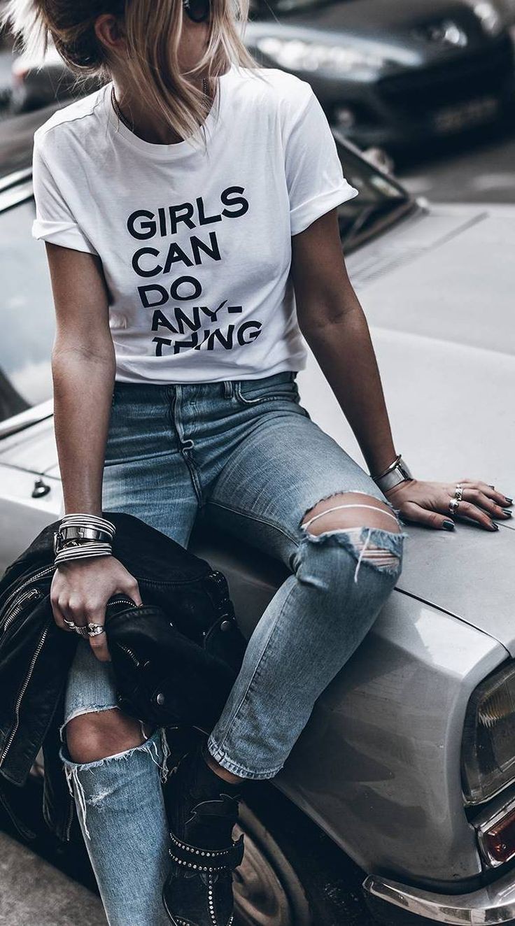 Street style girls fashion: Ripped Jeans,  fashion blogger,  Girl power  